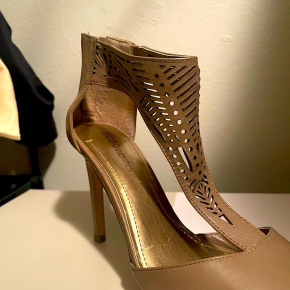 BCBGeneration Pumps Size 8 - Picture 2 of 2